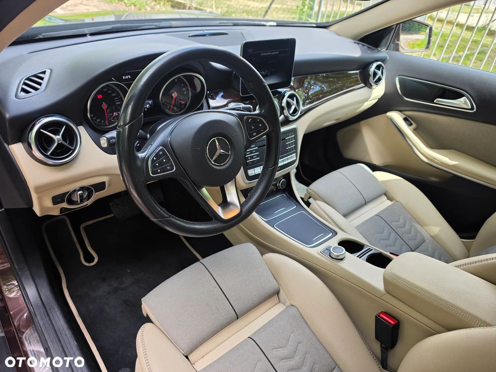 Mercedes-Benz GLA 250 4-Matic AMG Line - 18