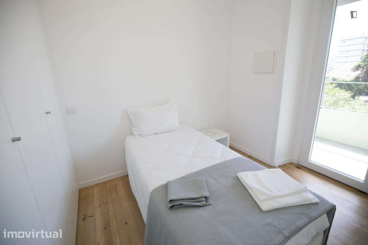 Quarto - localizado em Carcavelos Lisbon - Grande imagem: 4/32