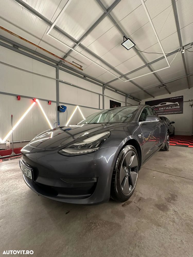 Tesla Model 3 - 1