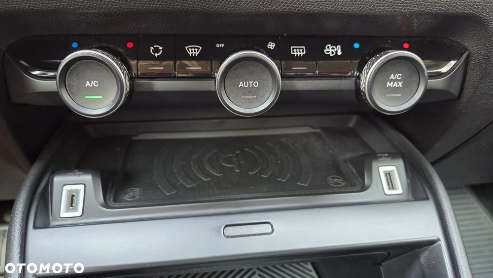 Citroën C4 BlueHDi 130 Stop&Start EAT8 FEEL PACK - 28
