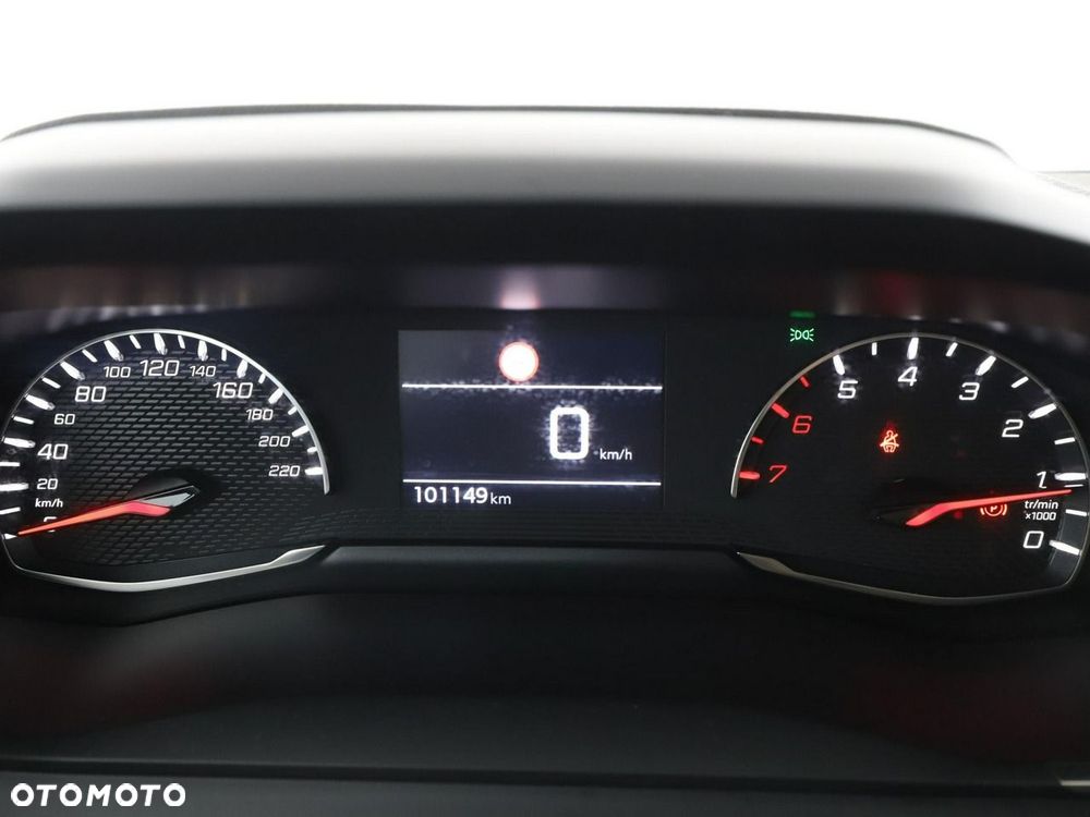 Peugeot 2008 1.2 Pure Tech Allure S&S - 23
