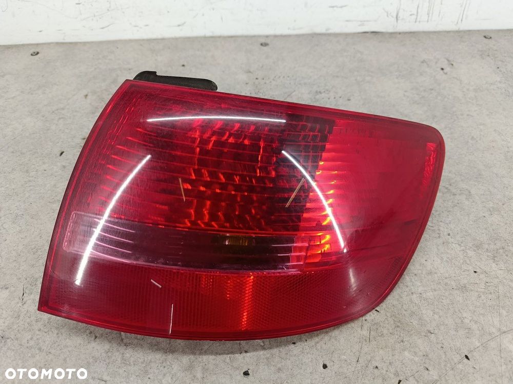 LAMPA TYLNA PRAWA AUDI A6 C6 4F9945096 89037746  VALEO - 1