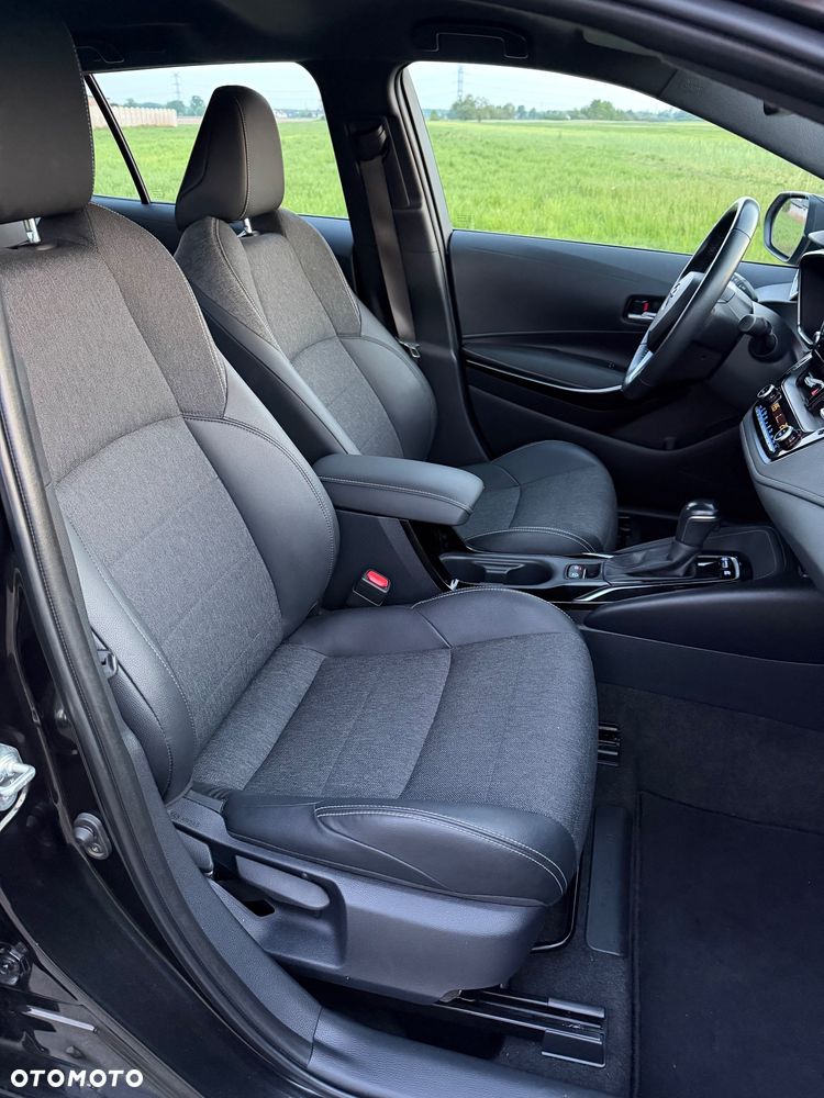 Toyota Corolla 1.8 Hybrid Club - 18