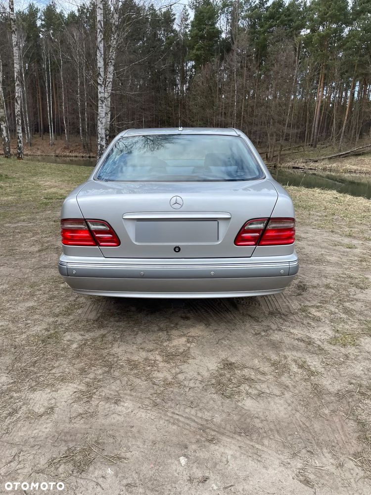 Mercedes-Benz Klasa E - 19