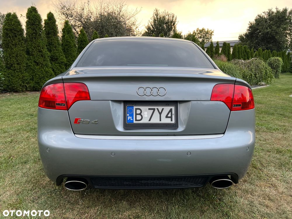 Audi RS4 Limousine - 6