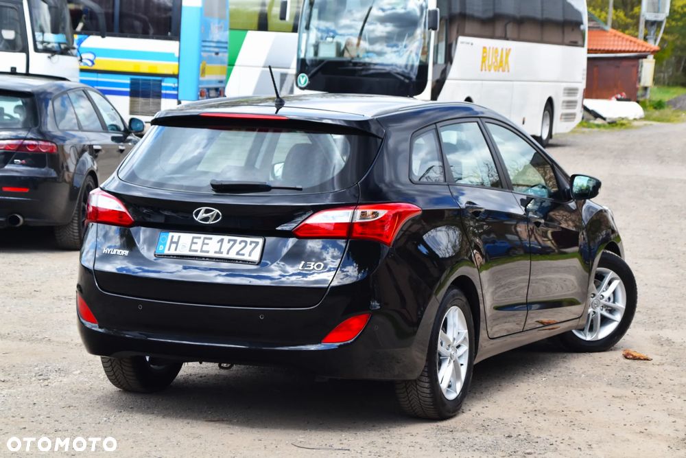Hyundai i30 blue 1.6 CRDi Trend - 3