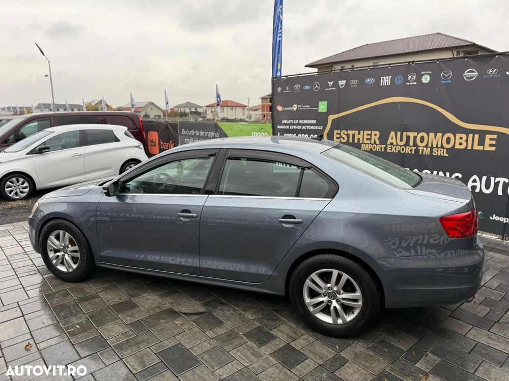 Volkswagen Jetta - 4