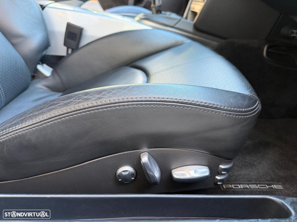 Porsche 911 (997) Carrera 4 S - 27