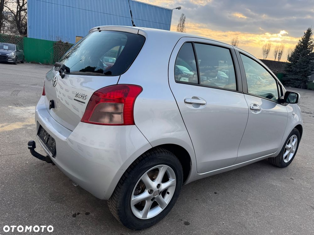 Toyota Yaris 1.3 VVT-i Sol - 4