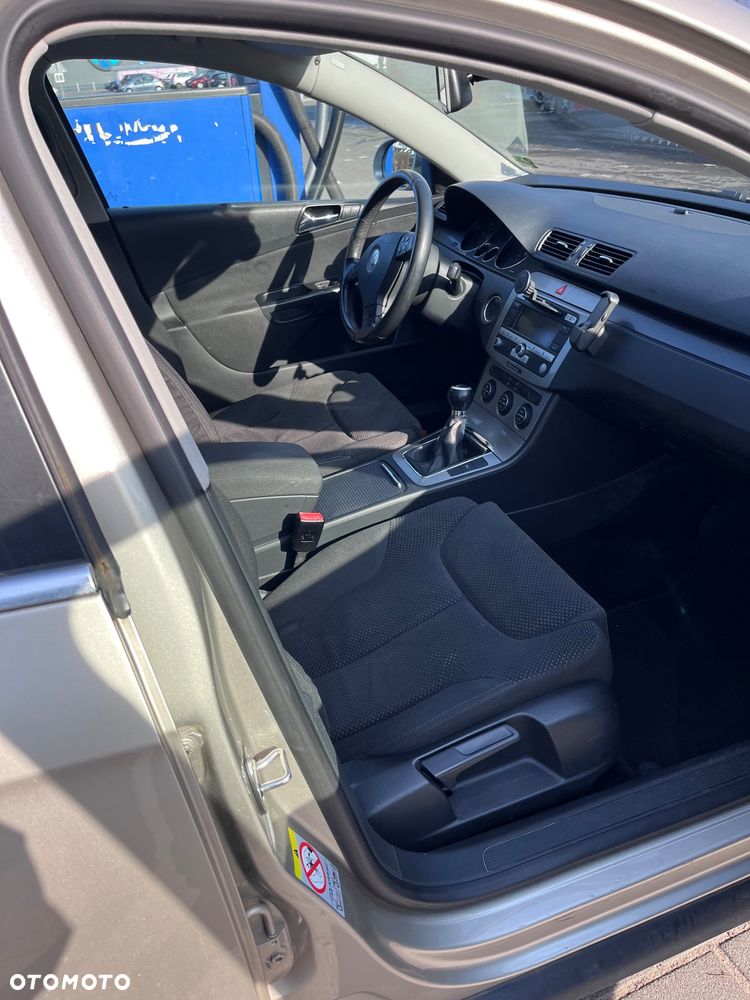 Volkswagen Passat 1.9 TDI Comfortline - 6