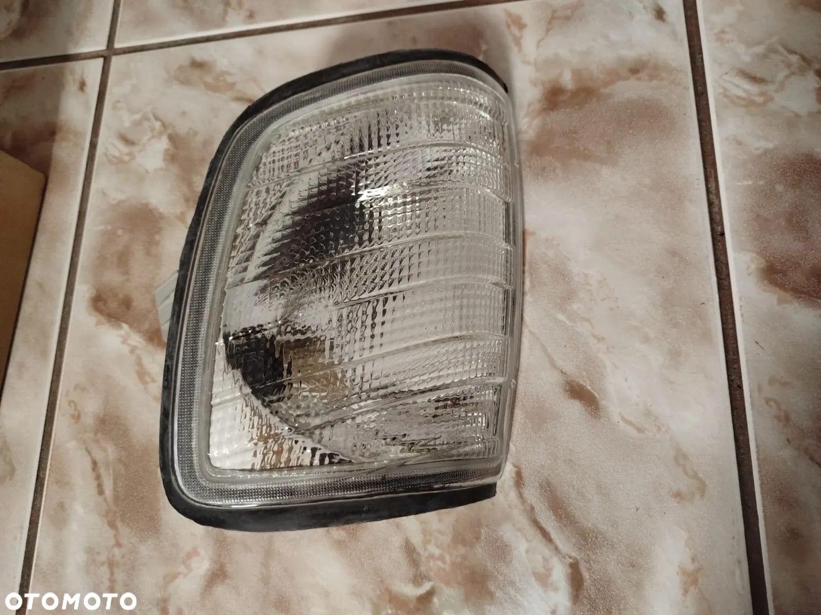 migacz  dymiony  Lampa kierunkowskazu przód lewy (biały MERCEDES E-KLASA W124 09.92-03.98 - 1
