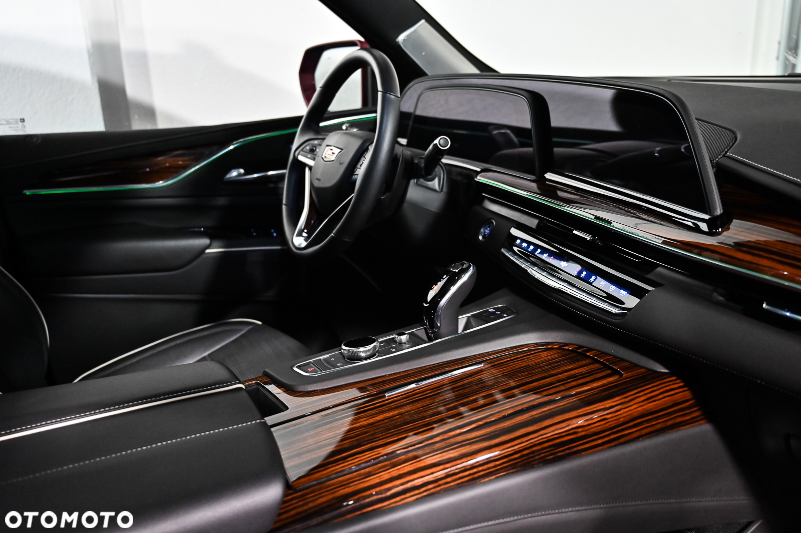 Cadillac Escalade - 22