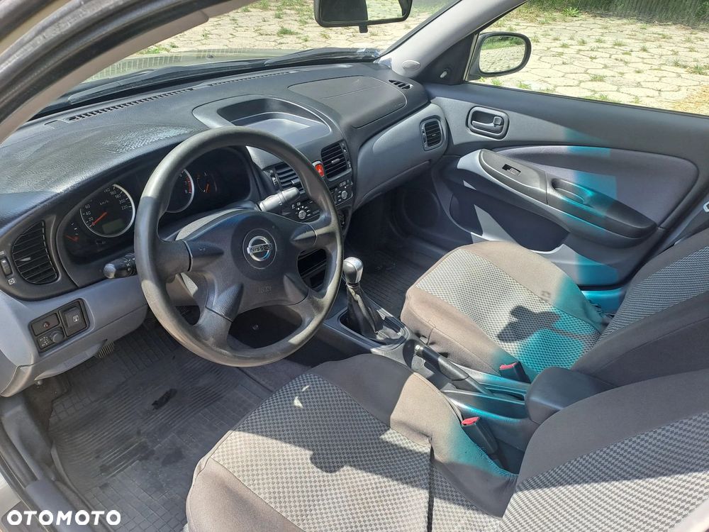 Nissan Almera 1.5 Base - 6