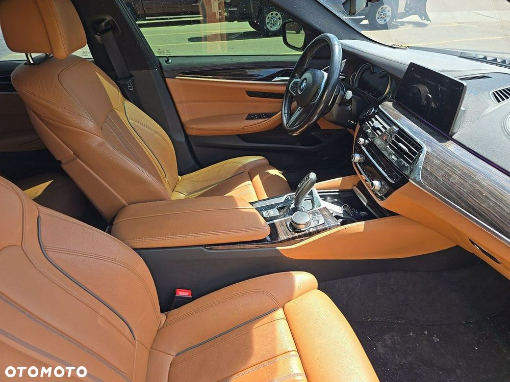BMW Seria 5 530i xDrive M Sport Edition - 9