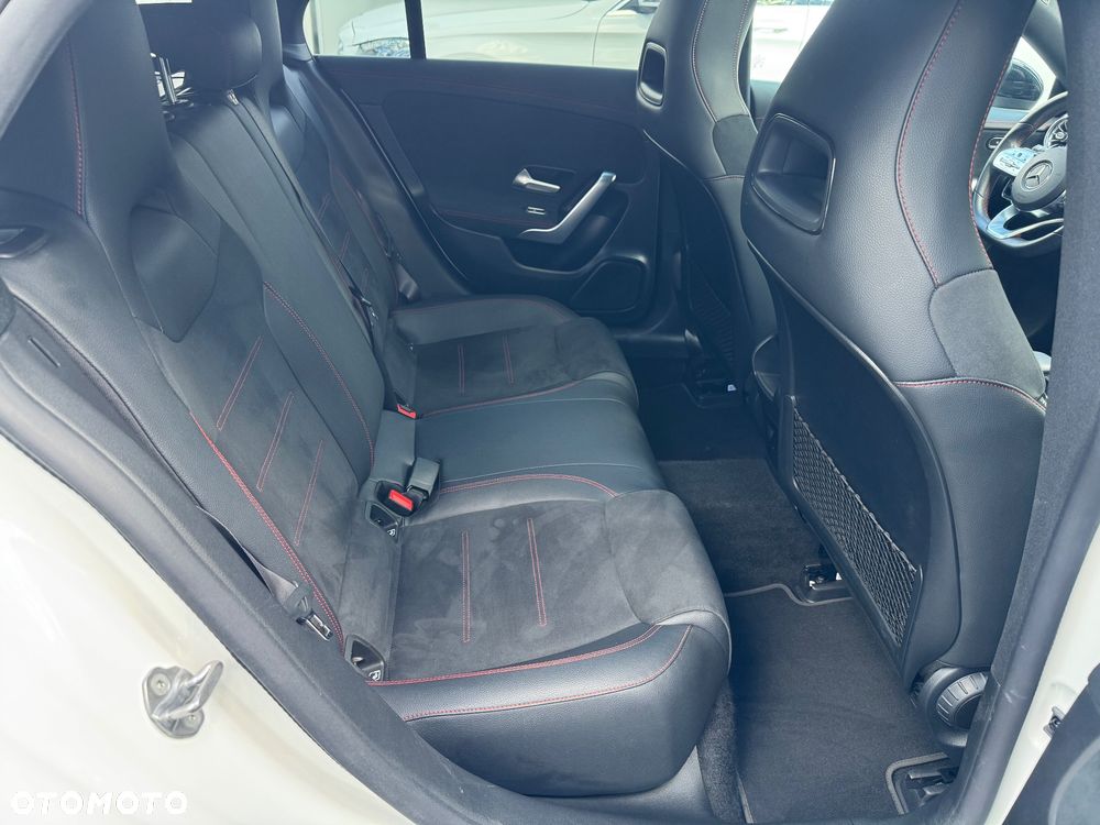 Mercedes-Benz CLA 200 d 4Matic 8G-DCT AMG Line - 31