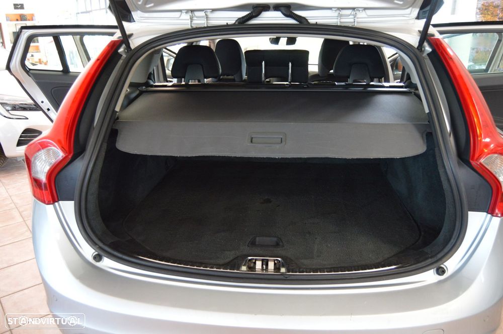 Volvo V60 1.6 D2 Drive Momentum Powershift Start/Stop - 11
