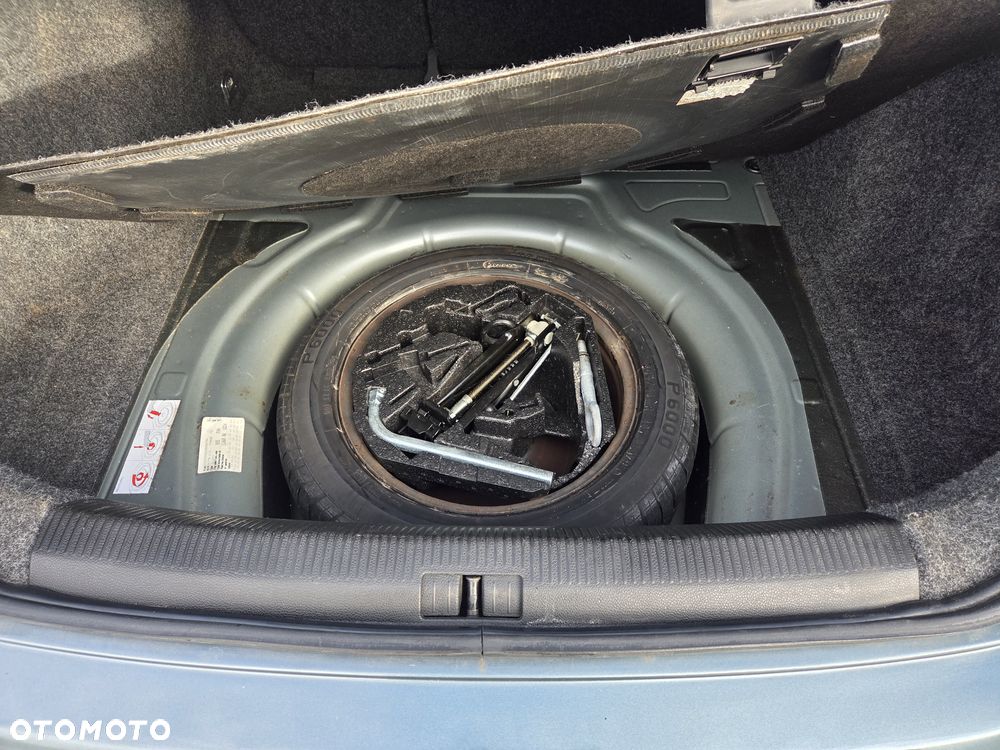 Volkswagen Jetta 1.6 Trendline - 23