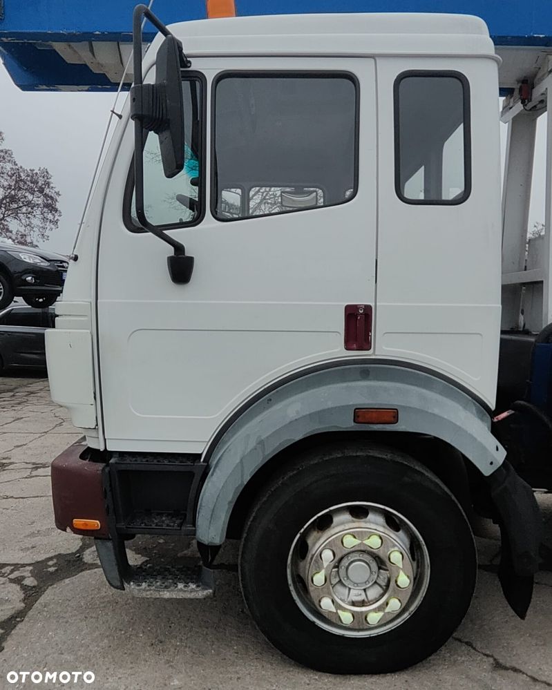 Mercedes-Benz 1827 - 3