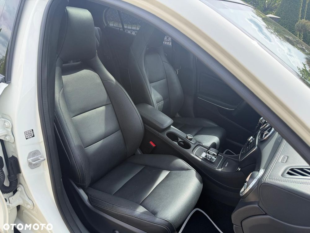 Mercedes-Benz GLA 45 AMG 4Matic 7G-DCT - 13