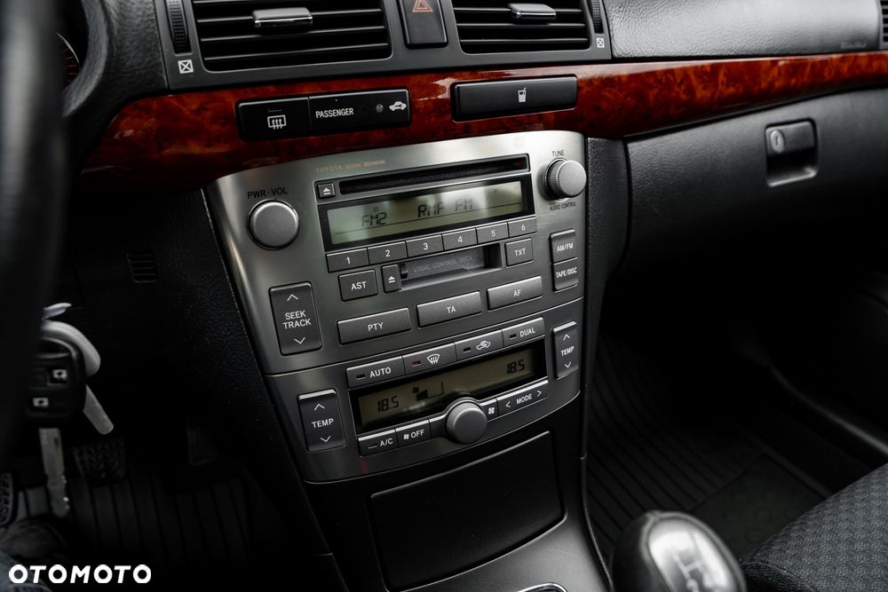 Toyota Avensis 1.8 VVT-i Executive - 30