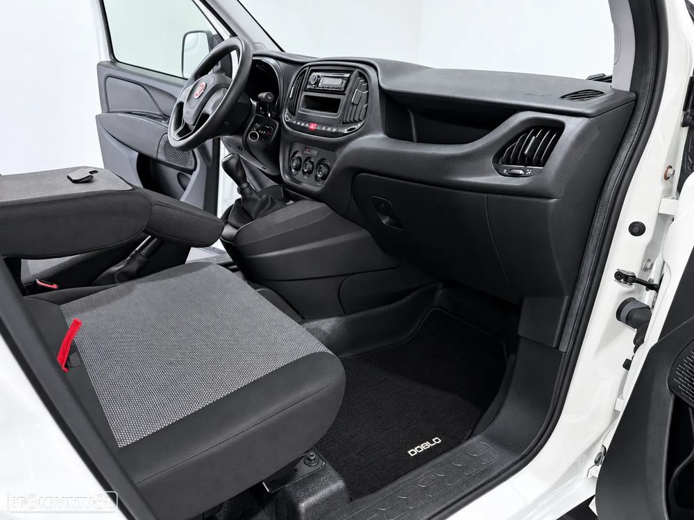 Fiat DOBLO CARGO 1.3 M-JET 95 CV - 3 LUGARES - IVA DEDUTIVÉL - 8603 KM - 37