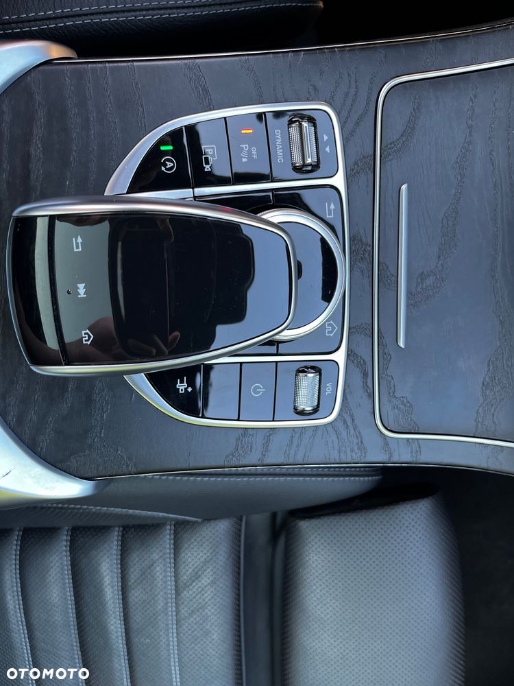 Mercedes-Benz Klasa C 300 9G-TRONIC AMG Line - 19