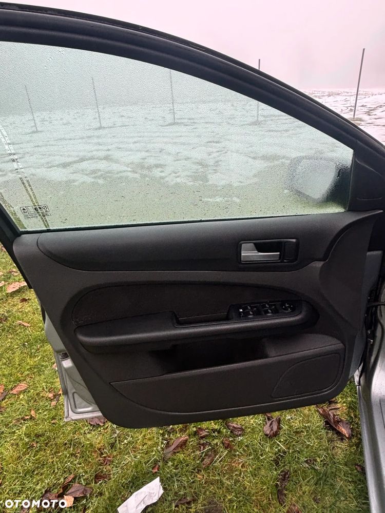 Ford Focus 1.6 TDCi DPF Ghia - 9