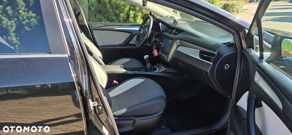 Toyota Avensis 1.8 Premium - 25