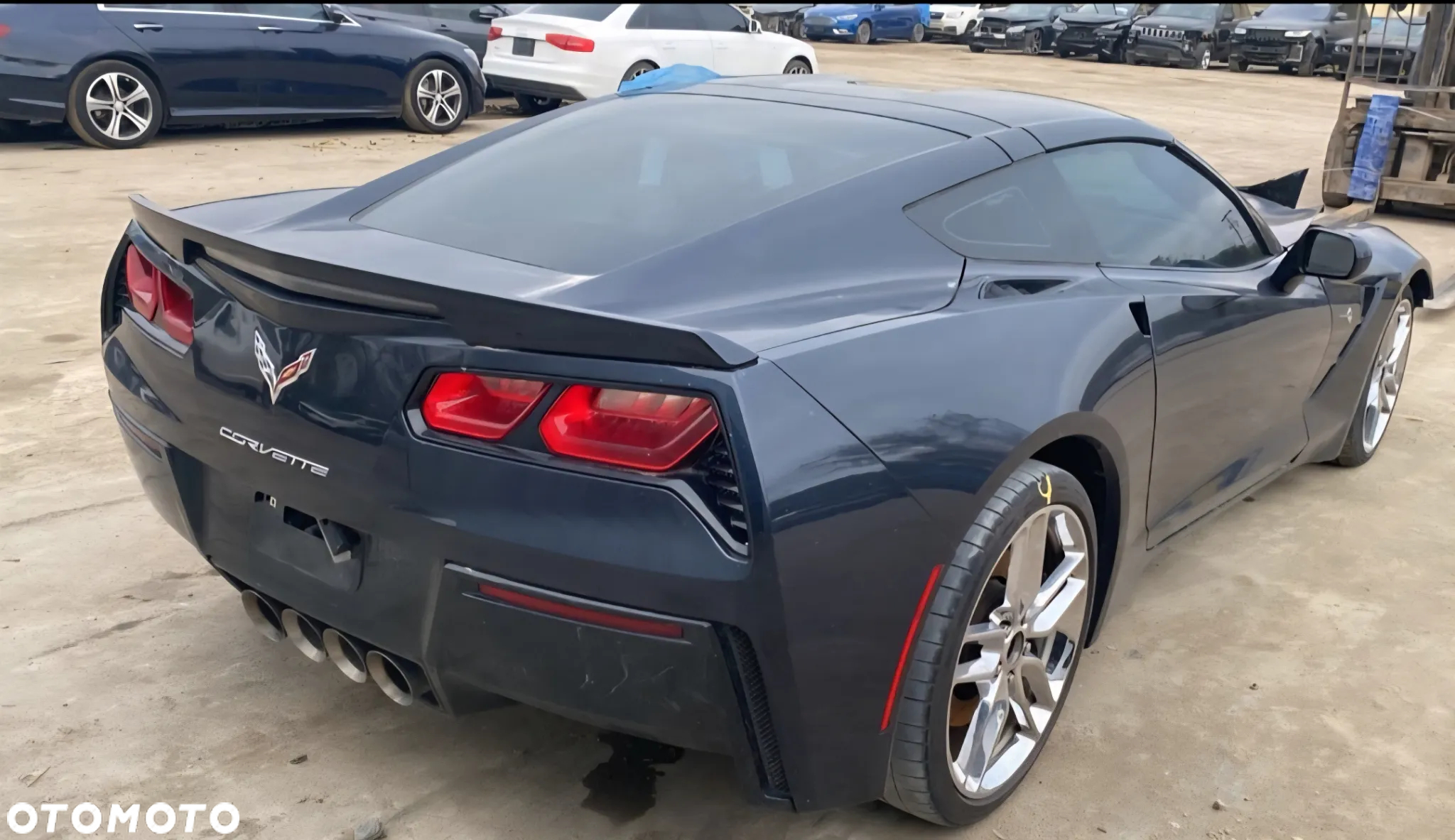 Chevrolet Corvette - 4