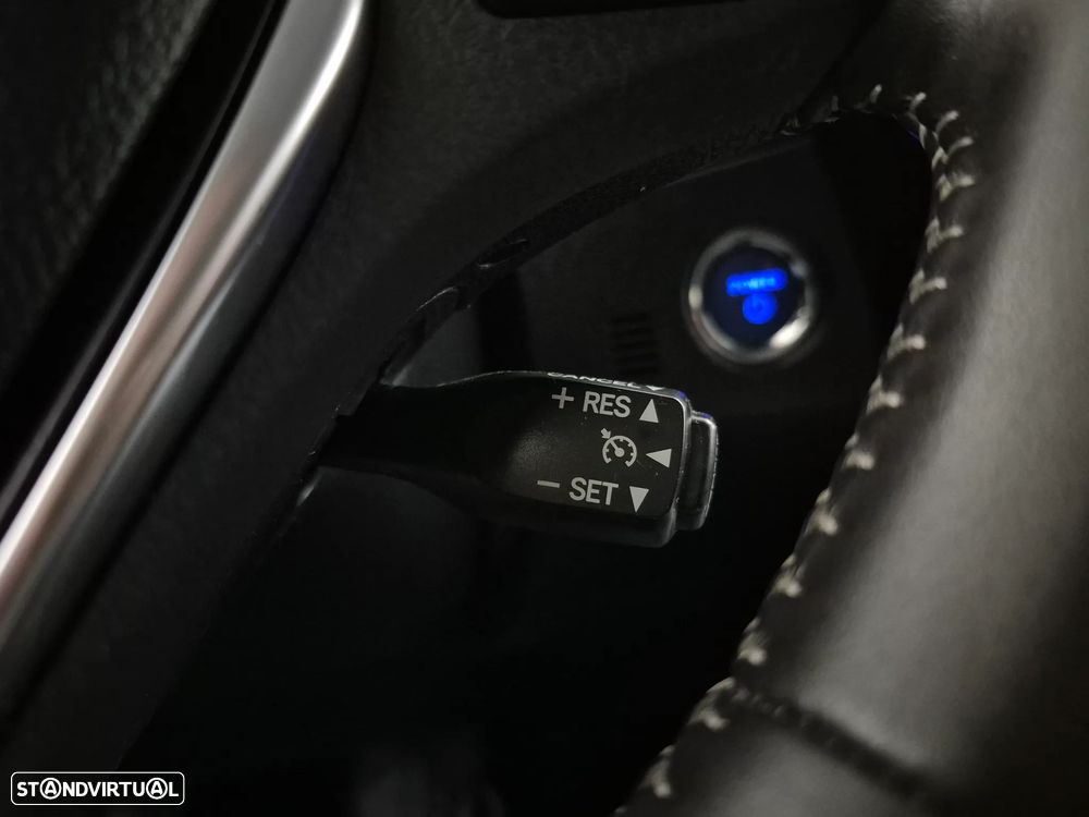 Toyota Auris Touring Sports 1.8 HSD Comfort +P.Techno+P.Sport - 18