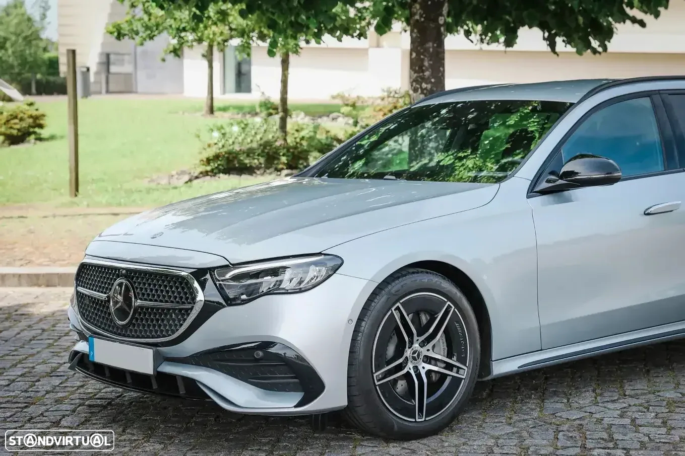 Mercedes-Benz E 300 e AMG Line - 4