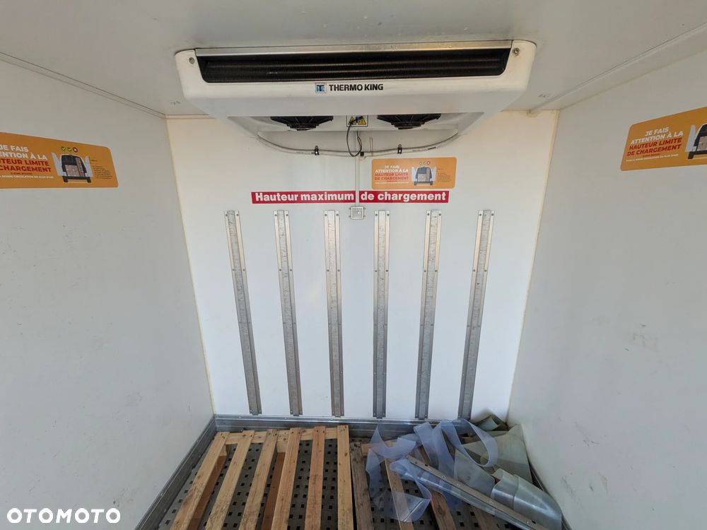 Mercedes-Benz Sprinter - 14