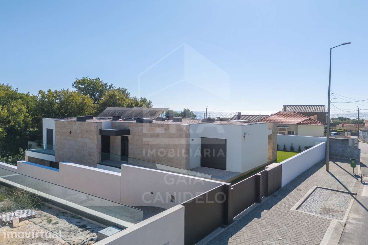 Moradia T4 com piscina e jardim na Granja - Grande imagem: 3/41
