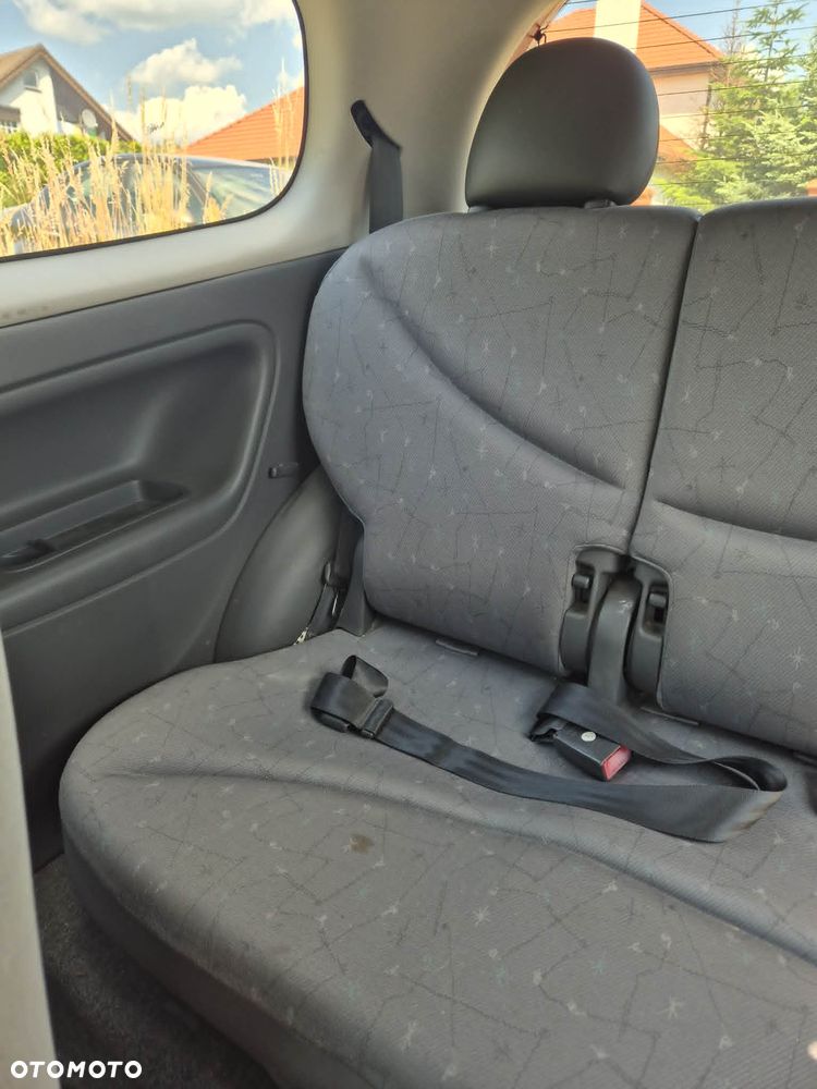 Toyota Yaris 1.0 Base - 5