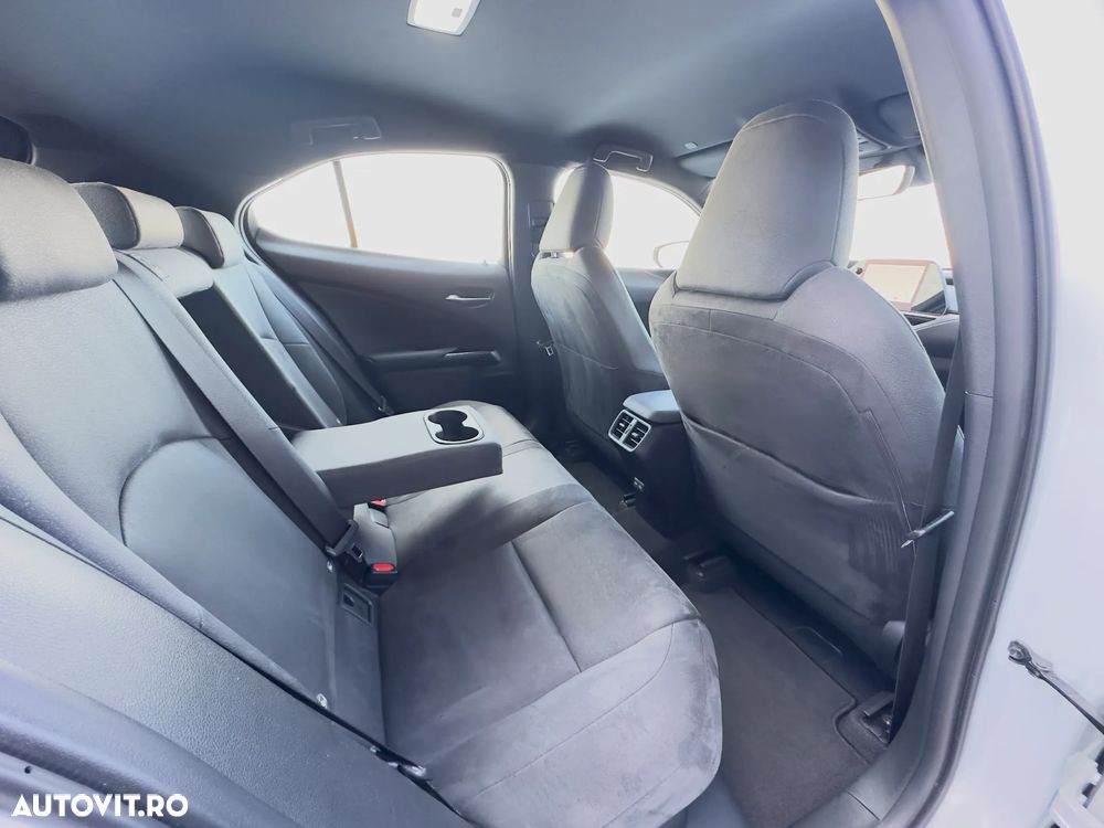 Lexus UX 250h Business Edition - 19