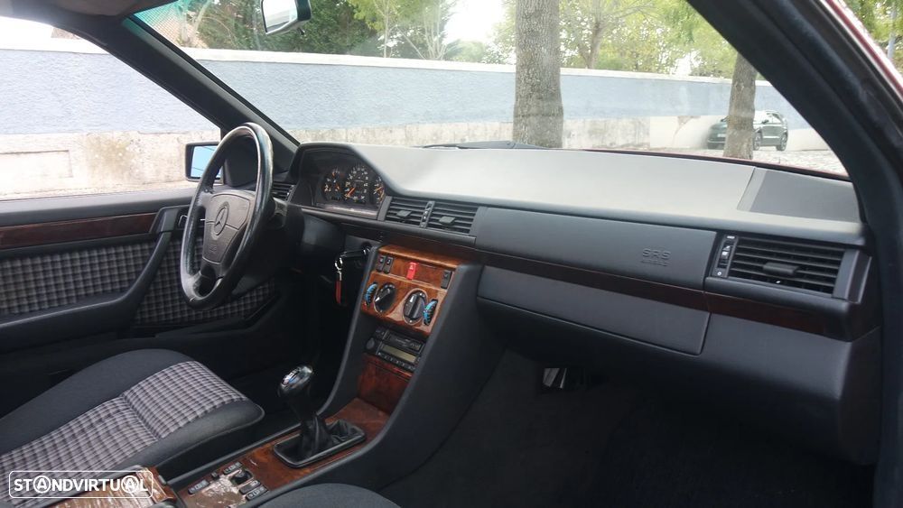 Mercedes-Benz E 200 - 32