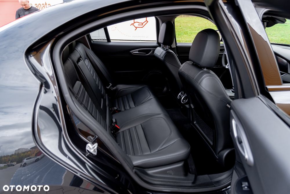 Alfa Romeo Giulia 2.0 Turbo Veloce Q4 - 23