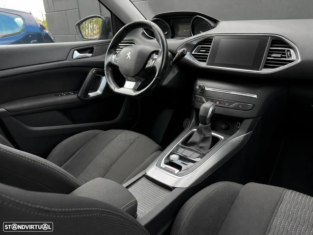 Peugeot 308 SW BlueHDi 120 EAT6 Stop & Start Allure - 23