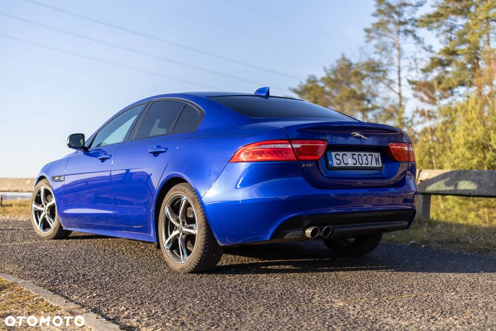 Jaguar XE 2.0 D R-Sport - 8
