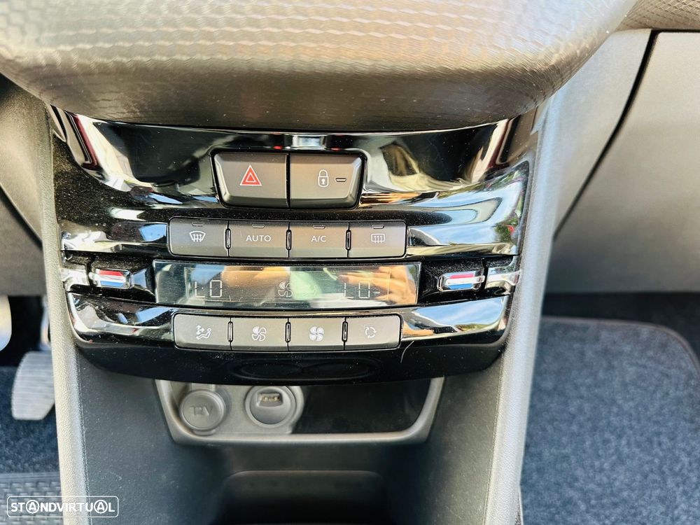 Peugeot 2008 1.2 PureTech Signature - 17