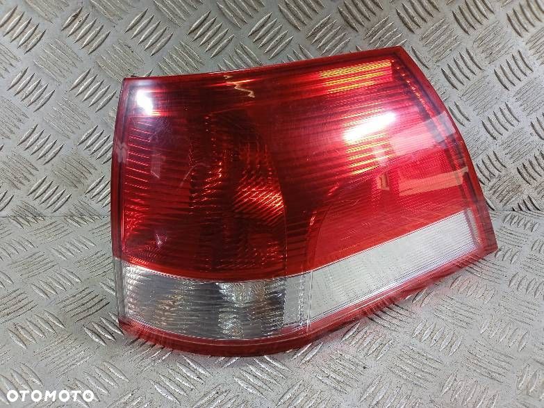 LAMPA PRAWA TYLNA OPEL VECTRA C - 1