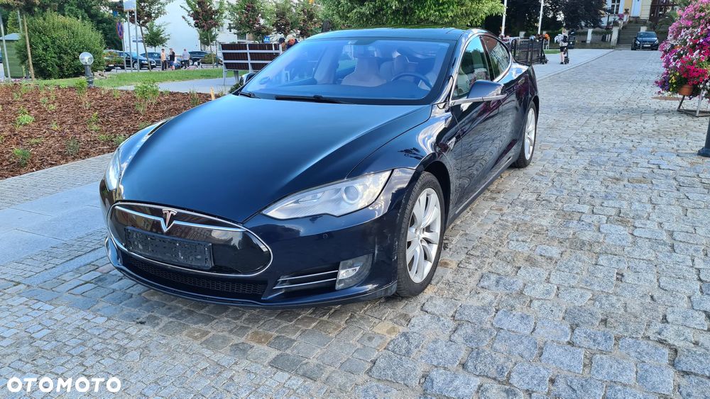 Tesla Model S - 16