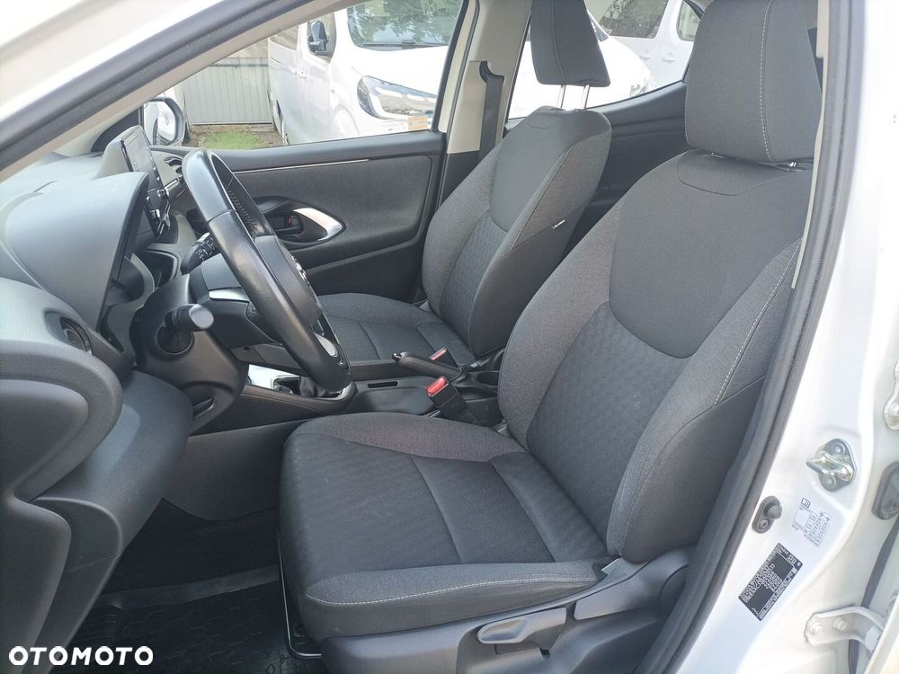 Toyota Yaris - 10