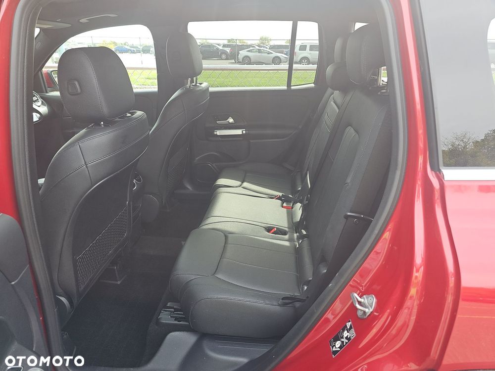 Mercedes-Benz GLB - 11