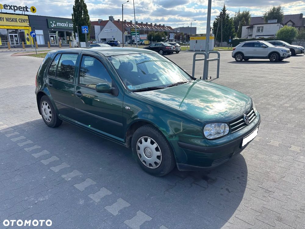 Volkswagen Golf - 1