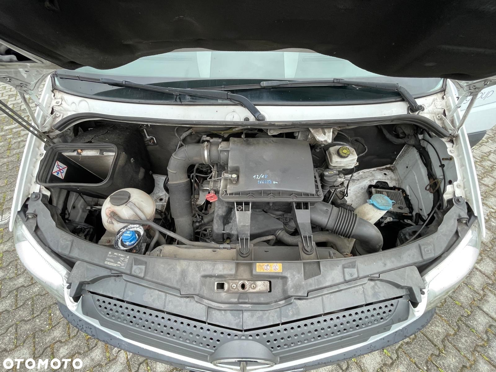 Mercedes-Benz 311 - 23
