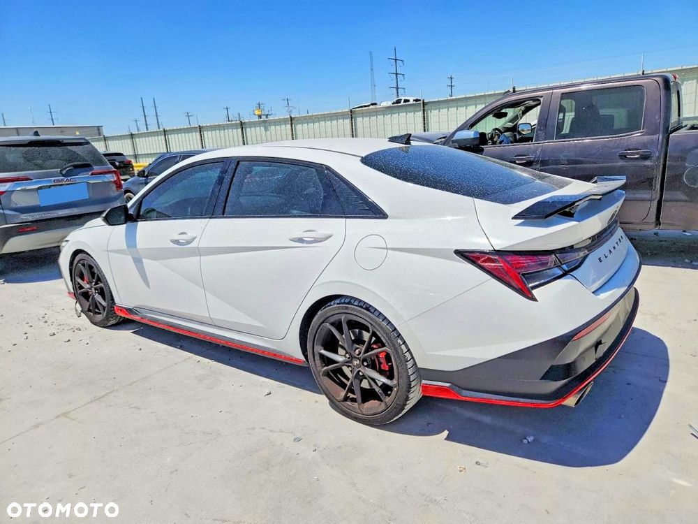Hyundai Elantra - 6