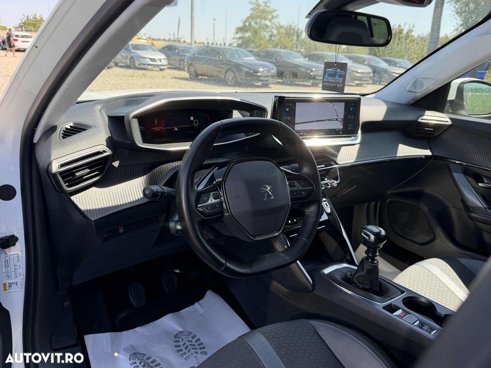 Peugeot 2008 - 12