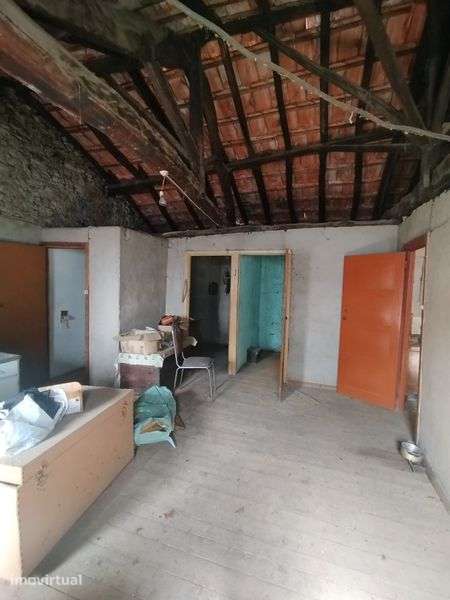 Casa antiga para restauro - Grande imagem: 3/11