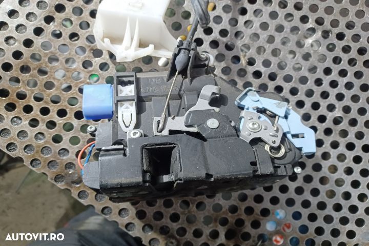 Broasca usa fata stanga 3D1837016AQ Volkswagen VW Caddy 3 [facelift] - 2